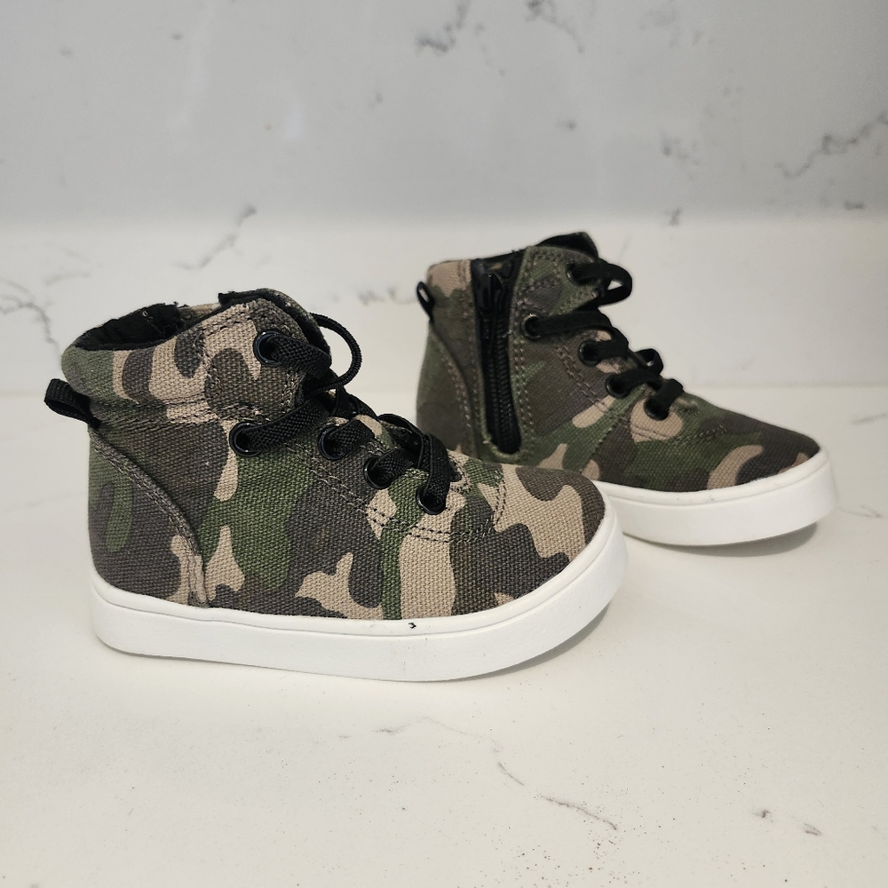 NWOT Gap Camo Sneakers